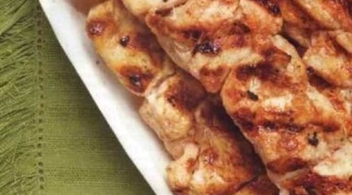 Шоколадный торт с красной смородиной