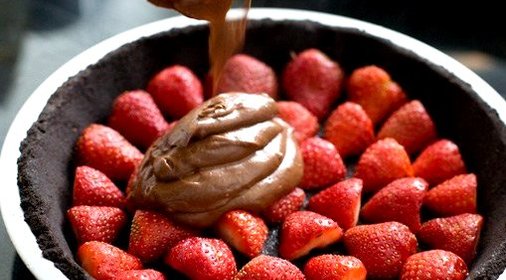 Шоколадно-клубничный торт