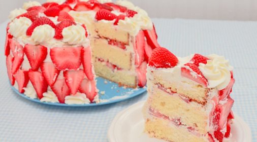 Праздничный клубничный торт: пошаговый рецепт