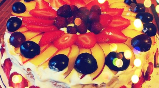 Фруктовый торт со взбитыми сливками