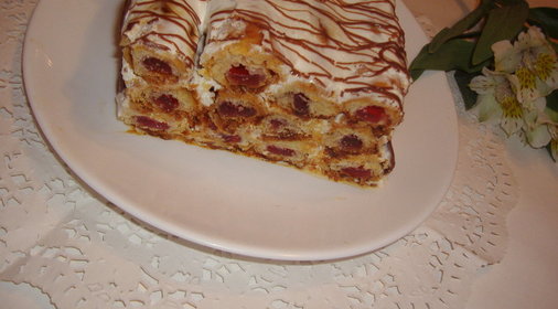 Тортик из творожной слойки с мармеладками
