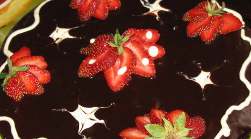 Торт с клубникой,вкусный и влажный