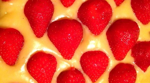 Торт с клубникой и заварным кремом