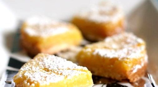 Лимонные пирожные с кедровым орехом