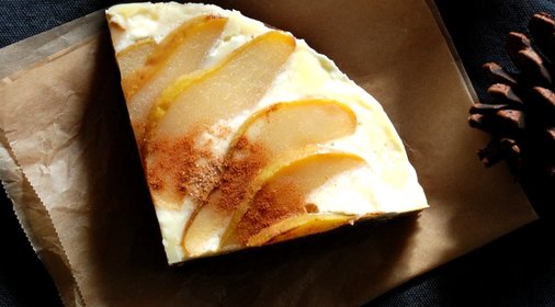 Кофейный торт с медовой грушей