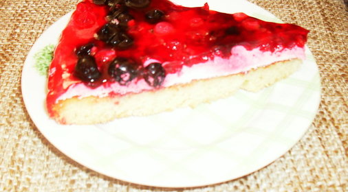 торт Ягодка