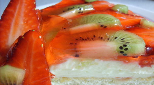 Торт-желе с киви и клубникой