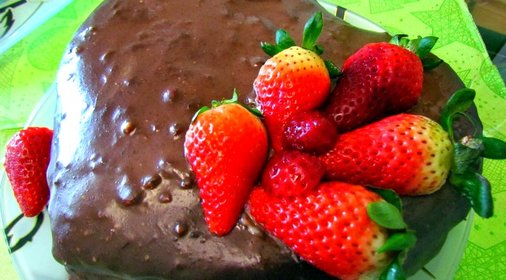 Торт «Шоколад и клубника»