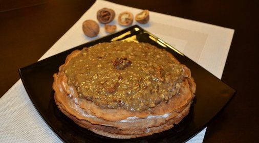 Банановый блинный торт с творожно-ванильным кремом и глазурью из грецкого ореха