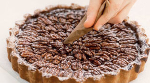 Торт пеликан с орехами пекан