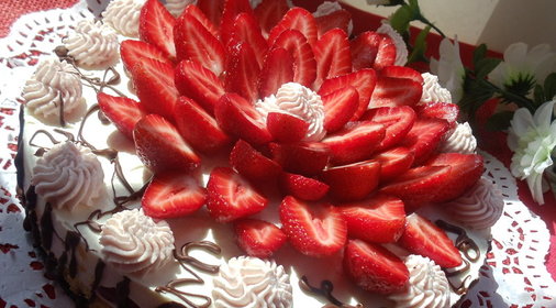 торт Клубника в облаках