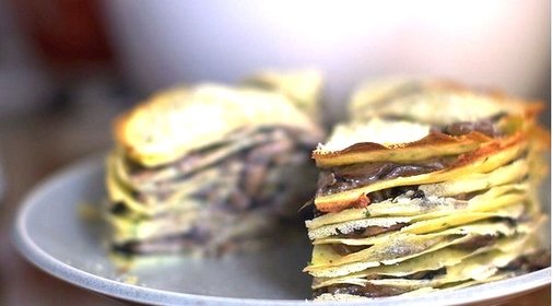 Блинный грибной торт