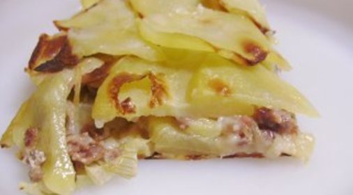 Картофельный торт с ветчиной, сыром и луком