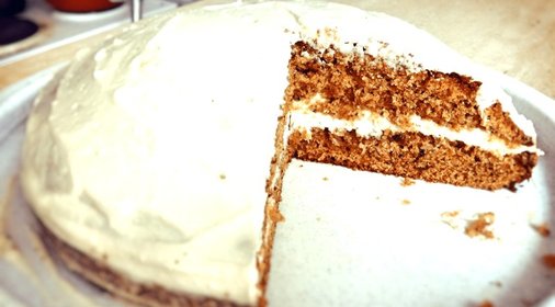 Морковный торт с творожным кремом