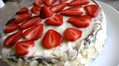 Торт Клубничный поцелуй