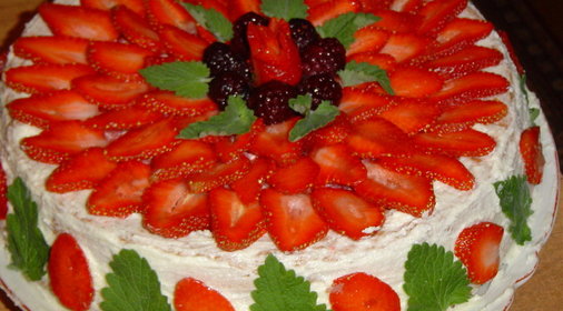 Клубнично-ежевичный тортик