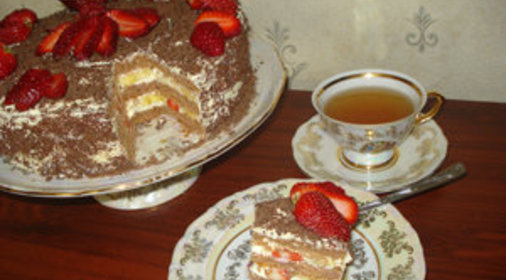 Клубнично-банановый торт