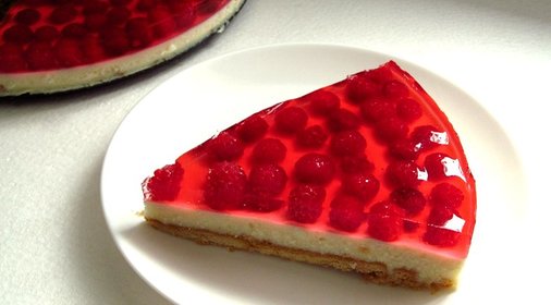 Творожно-малиновый торт