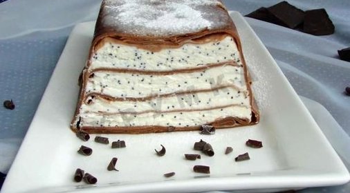 Блинный творожный торт из шоколадных блинов