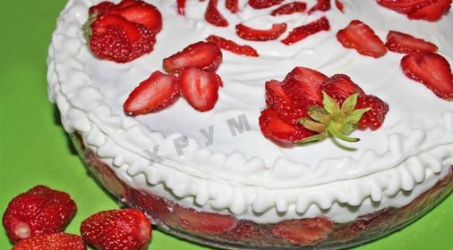 Клубничка торт творожно клубничный