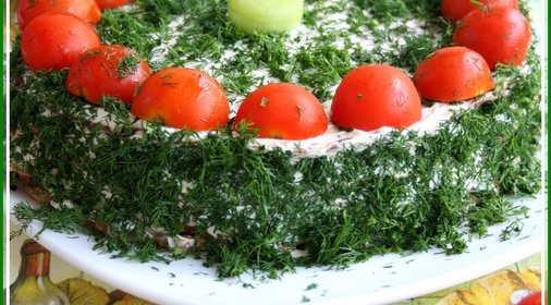 Тортик из цукини со сливочно-творожным ореховым кремом и кремом из камамбера и руколы