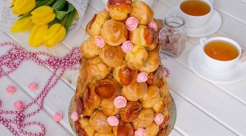 Торт из профитролей Крокембуш