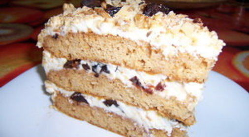 Торт Charme (медовый с черносливом и грецким орехом)