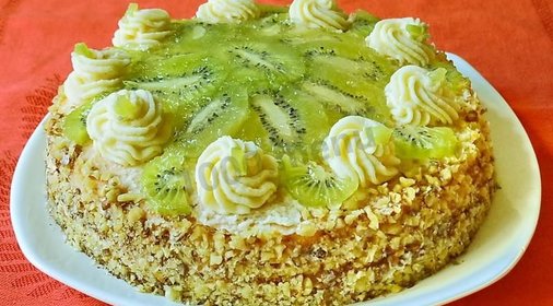 Бисквитный торт с киви