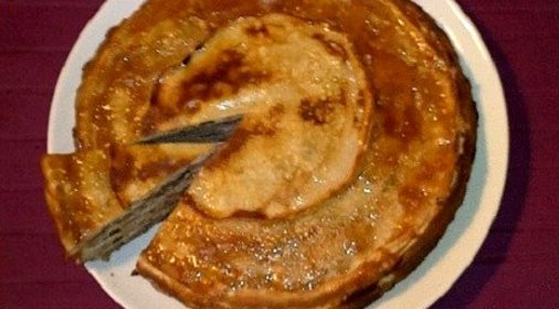 Блинный торт с соусом сабайон с виноградным соком