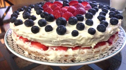 Бисквитный торт с кремом из сыра маскарпоне