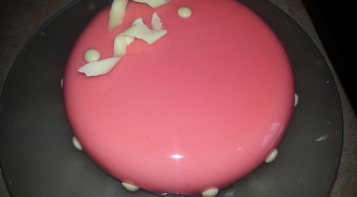 Торт с ванильным муссом и конфи из красной смородины