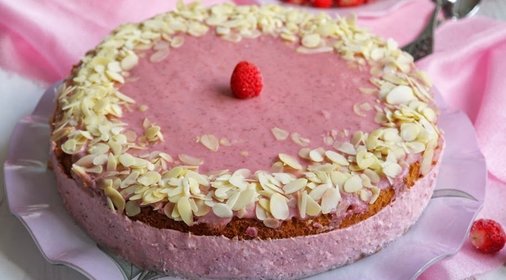 Творожно-клубничный торт