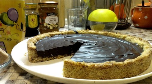 Торт из миндального теста с шоколадным ганашем