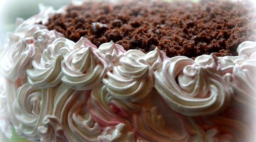 Торт Именинный c шоколадным кремом и вишней