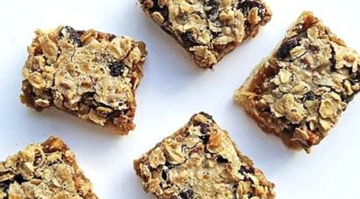 Овсяные пирожные с орехами и изюмом