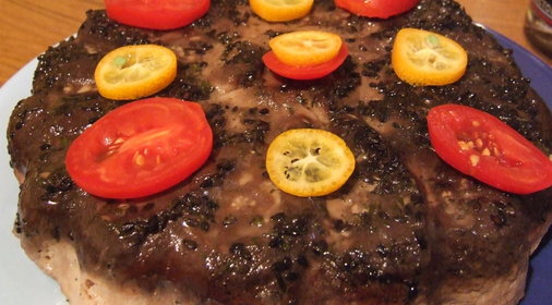 закусочный тортик из свиной вырезки с опятами, пореем и сыром