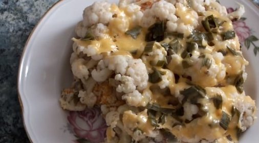 Ореховый торт с белой глазурью