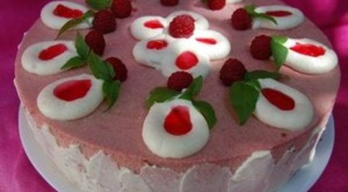 Торт с малиново-сливочным и баварским кремом