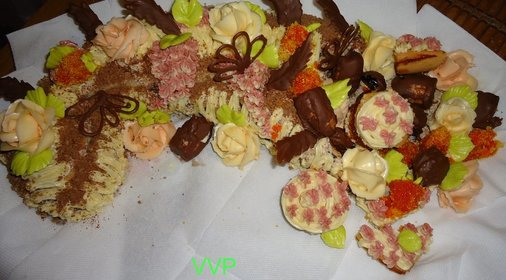 Торт бисквитный с фрук тово-творожной начинкой