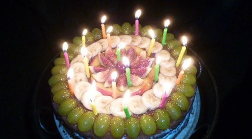 Торт Ко дню Рождениясо сливочно-творожным кремом и фруктами