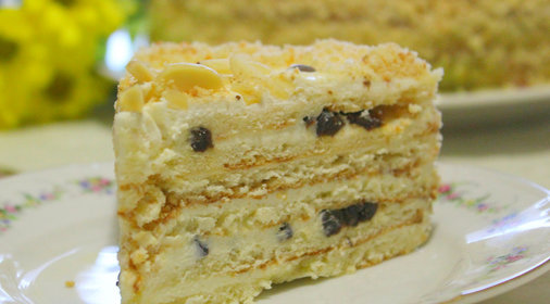 Торт с творожными коржами и черносливом (заходите, друья, есть повод! )