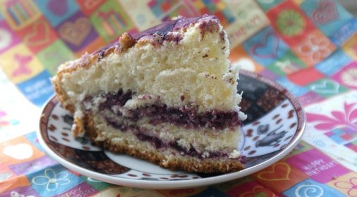 Бисквитный торт с прослойкой из черемухи