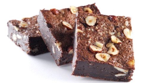 Шоколадный торт с орехами