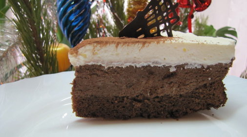 Кофейно-шоколадный торт со взбитыми сливками