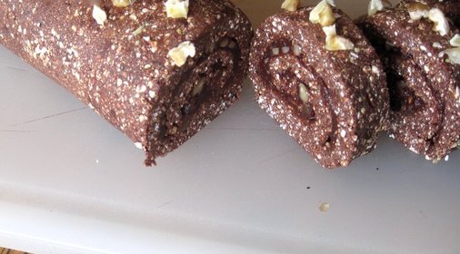 Шоколадный рулет с грецкими орехами
