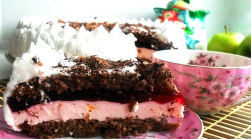 Двухслойный бисквитный торт