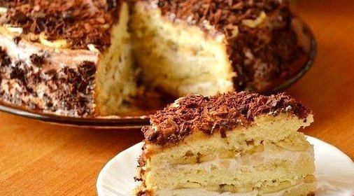 Бисквитный торт с творогом и бананами