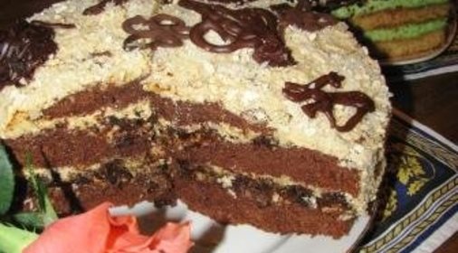 Шоколадно-ореховый торт с прослойкой из чернослива и нотами ликёра Моцарт (для дуэли :)