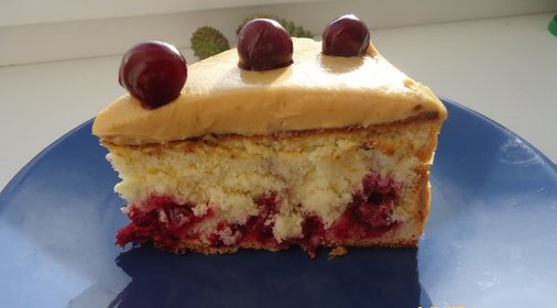 То ли шарлотка,то ли торт Вишенка