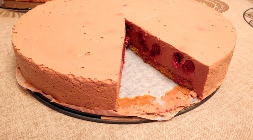 Шоколадно-вишневый торт с ромом